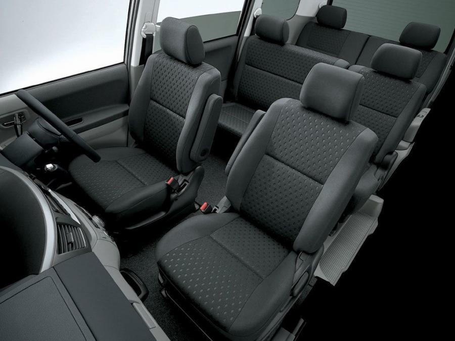  Toyota Voxy 2001 года  (фото 4 из 9)